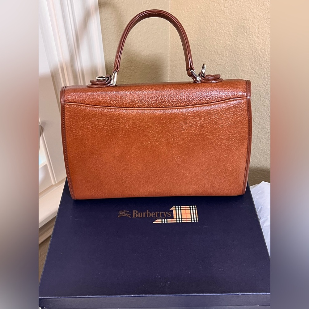 Vintage Burberrys Brown Leather Bag with Plaid Lining - Picture 11 of 16